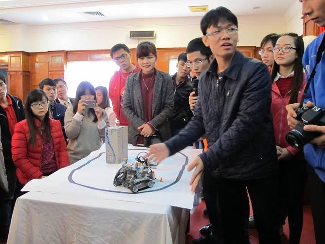 Các trò chơi tập thể tại ĐH FPT Hòa Lạc Các trò chơi tập thể tại ĐH FPT Hòa Lạc