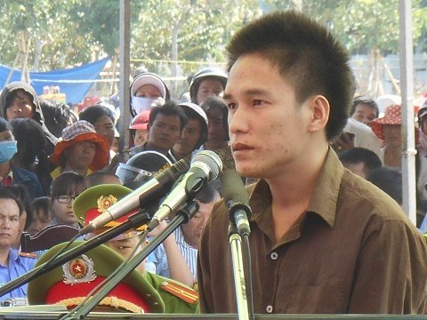 trần đ&igrave;nh thoại kh&aacute;ng c&aacute;o