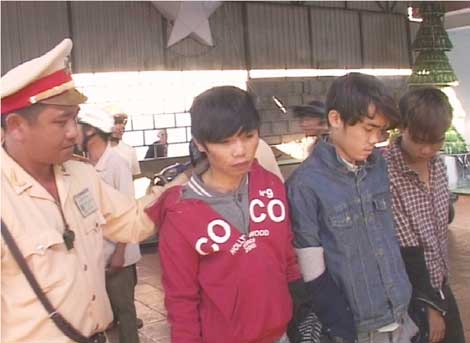 Ba đ&ocirc;́i tượng trộm ch&oacute; Dũng, Hưng và  Vũ khi bị bắt