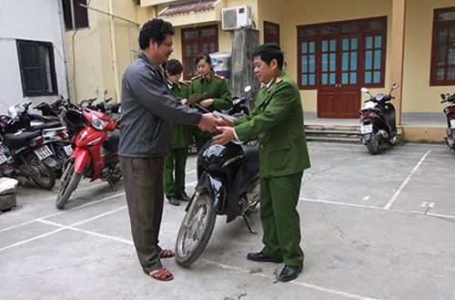 C&ocirc;ng an TP. Cao Bằng trao trả t&agrave;i sản cho bị hại