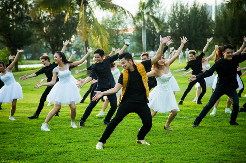 Trọng Hiếu &lsquo;h&oacute;a&rsquo; sứ giả t&igrave;nh y&ecirc;u trong MV mới
