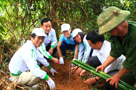 CVN trồng rừng v&igrave; một Việt Nam xanh
