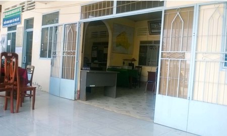 tất cả c&aacute;c ph&ograve;ng, ban của x&atilde; kh&ocirc;ng một b&oacute;ng người d&ugrave; đang trong giờ 13WIN là nhà cái uy tín top đầu Châu Á