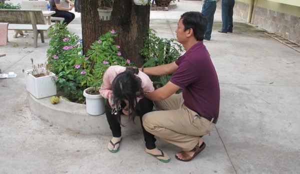 Người thân nạn nhân đâu xót khi nghe tin dữ.