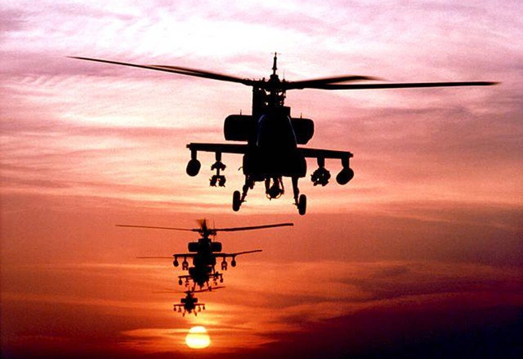 Trực thăng tấn c&ocirc;ng AH-64 Apache c&oacute; thể hoạt động cả ng&agrave;y lẫn đ&ecirc;m trong mọi điều kiện thời tiết
