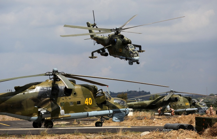 Trực thăng tấn c&ocirc;ng Mil Mi-24 tại căn cứ Hmeimim tại Syria