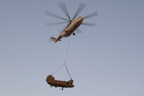 Trực thăng vận tải Mi-26 mang sức manh 'qu&aacute;i vật' uy lực thế giới