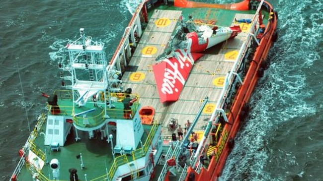 Một phần hộp đen dữ liệu tr&ecirc;n m&aacute;y bay AirAsia gặp nạn đ&atilde; được t&igrave;m thấy