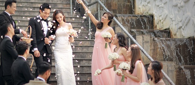 Bộ hình được thực hiện tại Việt Nam vào giữa tháng 12/2014 với sự có mặt của 10 người bạn thân thiết của cặp đôi cùng tham gia.