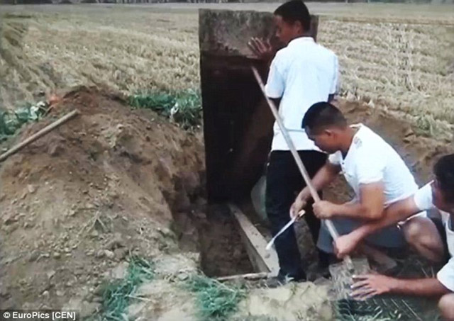 Bắt 3 người trộm x&aacute;c phụ nữ để l&agrave;m 'vợ ma' ở Trung Quốc