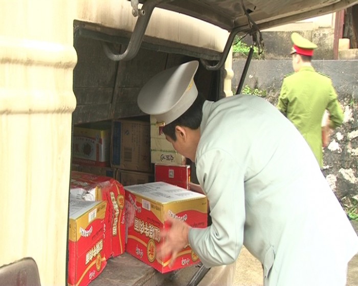  l&ocirc; h&agrave;ng giấu tr&ecirc;n xe kh&aacute;ch