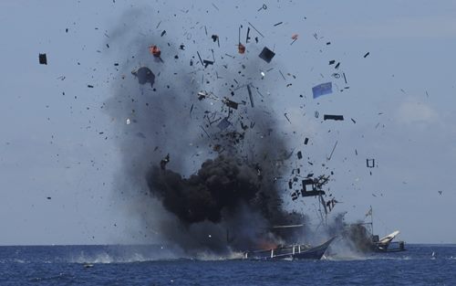 Đ&atilde; c&oacute; 5 t&agrave;u c&aacute; Việt Nam bị Indonesia ph&aacute; hủy v&igrave; đ&aacute;nh bắt c&aacute; tr&aacute;i ph&eacute;p tr&ecirc;n khu vực Biển Đ&ocirc;ng của nước n&agrave;y