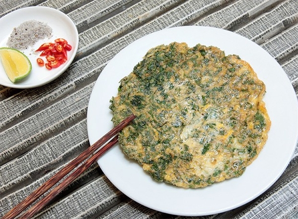 Trứng g&agrave; ngải cứu