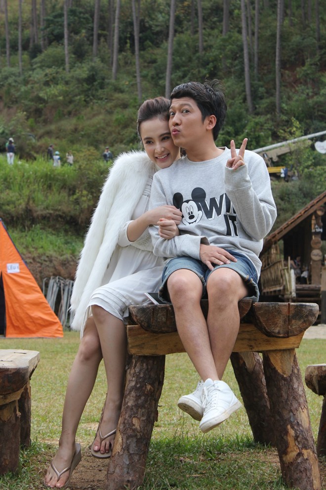 Trường Giang t&igrave;nh tứ b&ecirc;n Angela Phương Trinh khiến fan ngỡ ng&agrave;ng