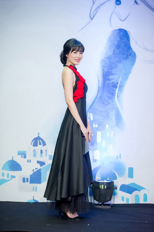 Hoa hậu Việt Nam 1994 Thu Thủy lôi cuốn mọi sự chú ý khi xuất hiện trong show thời trang Hoa hậu Việt Nam 1994 Thu Thủy lôi cuốn mọi sự chú ý khi xuất hiện trong show thời trang