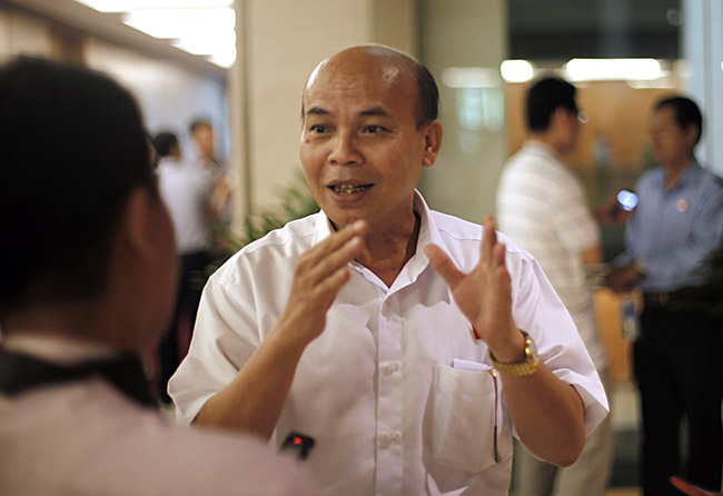 Theo lời đại biểu Đỗ Văn Đương, tử h&igrave;nh bằng ti&ecirc;m thuốc độc tốn k&eacute;m hơn nhiều sơ với tử h&igrave;nh bằng xử bắn