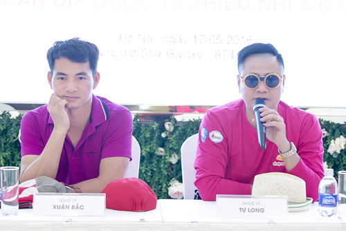 Tự Long v&agrave; Xu&acirc;n Bắc trong buổi họp b&aacute;o chiều 17/5