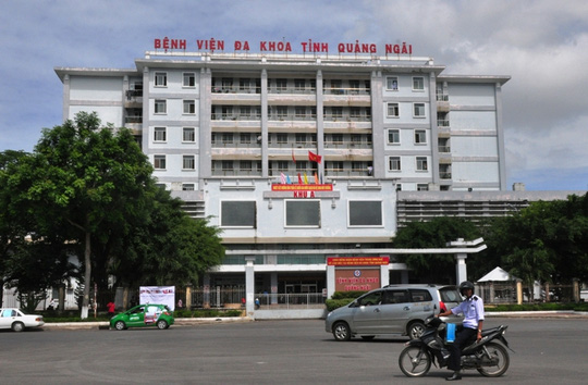 Bệnh viện đa khoa Quảng Ng&atilde;i, nơi xảy ra vụ tự s&aacute;t của hai cha con