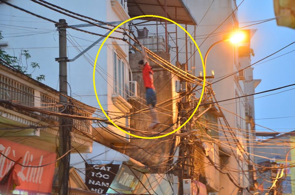 Nam thanh ni&ecirc;n l&agrave;m nhiều h&agrave;nh động nguy hiểm khiến người d&acirc;n lo lắng