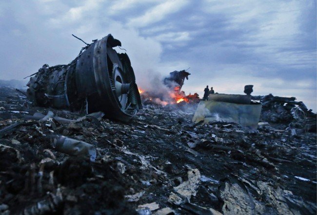 M&aacute;y bay Malaysia MH17 bị bắn rơi đ&aacute;nh dấu sự mở m&agrave;n của tuần lễ đen tối nhất lịch sử ng&agrave;nh h&agrave;ng kh&ocirc;ng