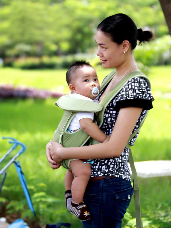 Địu kh&ocirc;ng đ&uacute;ng c&aacute;ch c&oacute; thể l&agrave;m trẻ bị ngạt thở 