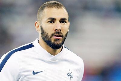 Karim Benzema bị cấm l&ecirc;n ĐT Ph&aacute;p v&igrave; scandal tống tiền bằng clip sex