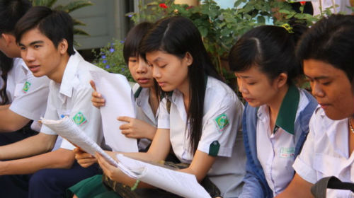 Sau quy chế tuyển sinh Đại học 2015, học sinh chỉ tập trung &ocirc;n thi trong s&aacute;ch gi&aacute;o khoa