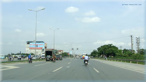 Xử l&yacute; nghi&ecirc;m đối tượng 'bảo k&ecirc;', đe dọa l&aacute;i xe tr&ecirc;n Quốc lộ 5 
