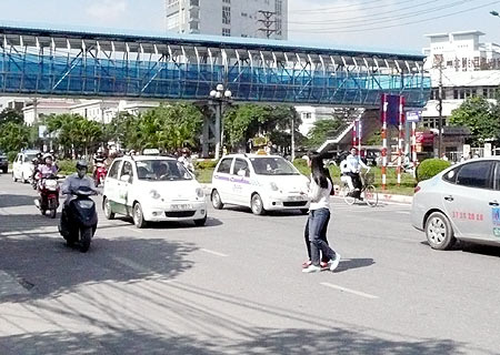 H&agrave; Nội chi gần 7 tỷ x&acirc;y cầu vượt qua đường Nghi T&agrave;m