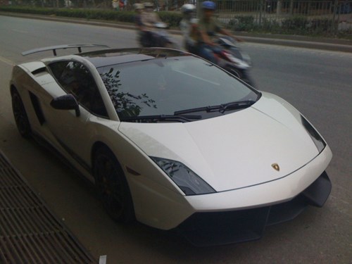 Lamborghini LP570-4 SuperLeggera của đại gia Việt m&ecirc; si&ecirc;u xe Phương B&igrave;nh khiến tất cả giới chơi xe ở cố đ&ocirc; Hoa 