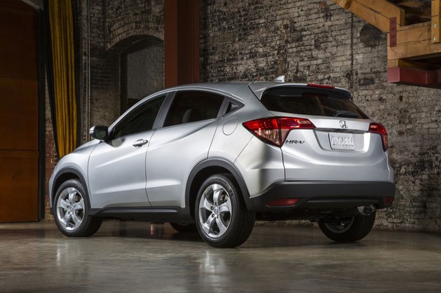 Với những người c&oacute; &yacute; định mua &ocirc; t&ocirc; gi&aacute; rẻ v&agrave; tiết kiệm nhi&ecirc;n liệu th&igrave; Honda HR-V2016 l&agrave; một sự lựa chọn kh&ocirc;ng thể bỏ qua