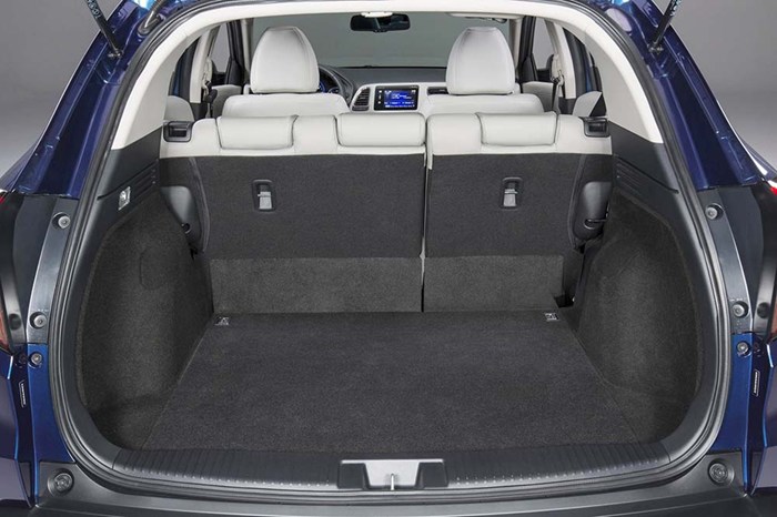 H&agrave;ng ghế thứ hai &ldquo;Magic Seat&rdquo; c&oacute; khả năng sắp xếp linh hoạt tạo n&ecirc;n kh&ocirc;ng gian chứa đồ rộng r&atilde;i