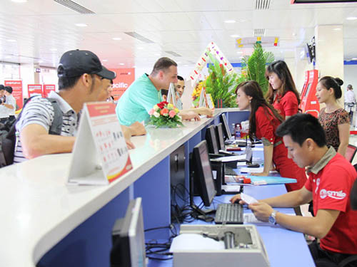 hạ v&eacute; m&aacute;y bay, v&eacute; m&aacute;y bay, gi&aacute; xăng dầu giảm, v&eacute; tết, h&agrave;nh kh&aacute;ch, dầu th&ocirc;