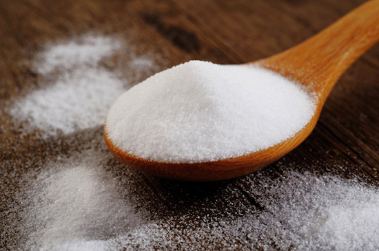 Baking soda ( bột nở) vừa gi&uacute;p vệ sinh l&ograve; vi s&oacute;ng vừa gi&uacute;p khử m&ugrave;i