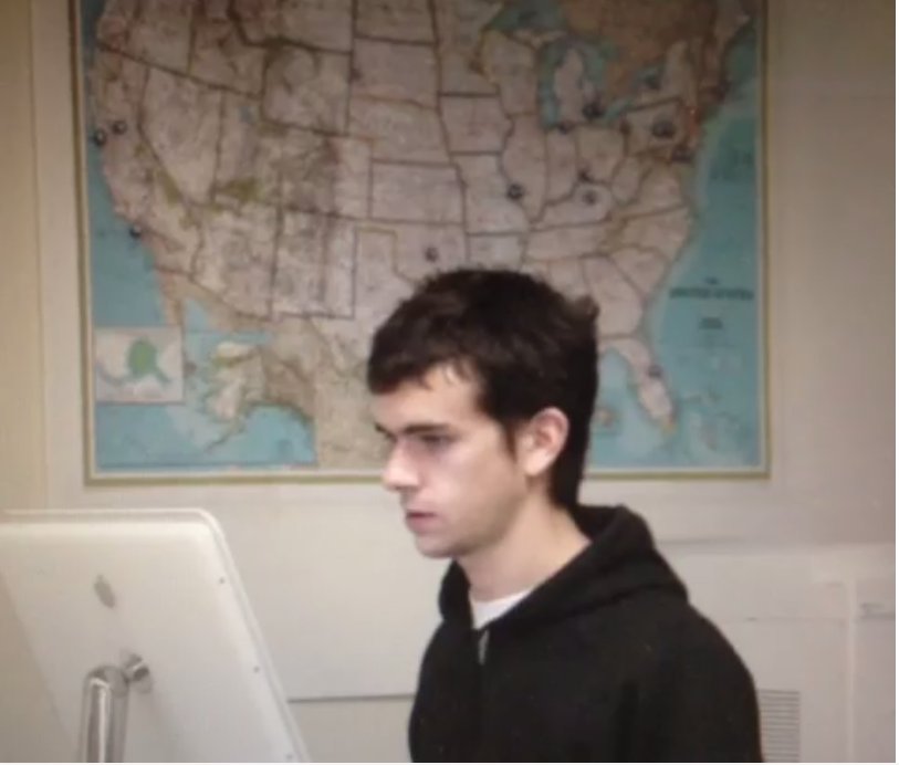 Tỷ ph&uacute; Jack Dorsey bắt đầu lập tr&igrave;nh trong khi c&ograve;n theo học Trường trung học Bishop DuBourg