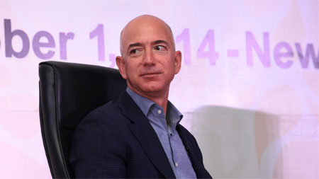 Ch&acirc;n dung tỷ ph&uacute; Jeff Bezos - &ocirc;ng chủ của h&atilde;ng b&aacute;n lẻ trực tuyến lớn nhất thế giới Amazon 