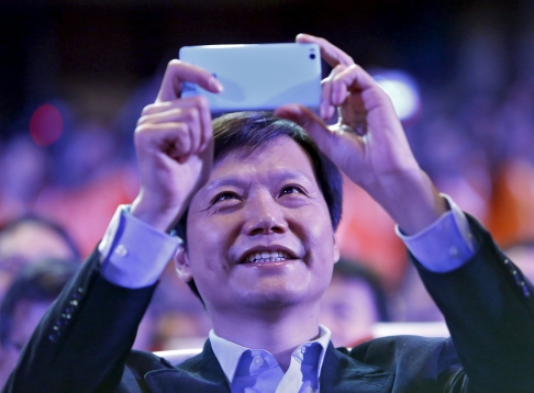 Lei Jun, người đồng s&aacute;ng lập c&ocirc;ng ty sản xuất điện thoại di động Xiaomi cũng l&agrave; một &ocirc;ng tr&ugrave;m 13Win19 tải ứng dụng điện tử ở Trung Quốc