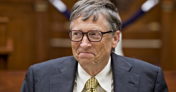 Bill Gates l&agrave; một trong những tỷ ph&uacute; tuổi m&ugrave;i nổi tiếng