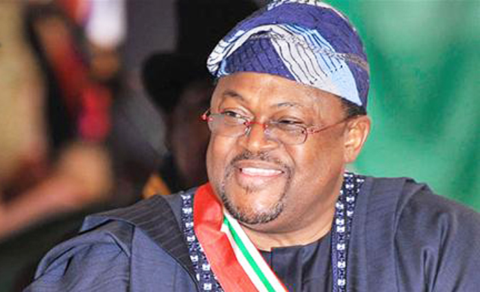 Adenuga l&agrave; một trong những tỷ ph&uacute; da đen gi&agrave;u nhất thế giới năm 2014