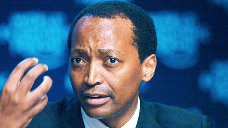 Motsepe l&agrave; người da đen đầu ti&ecirc;n ở Nam Phi trở th&agrave;nh tỷ ph&uacute;