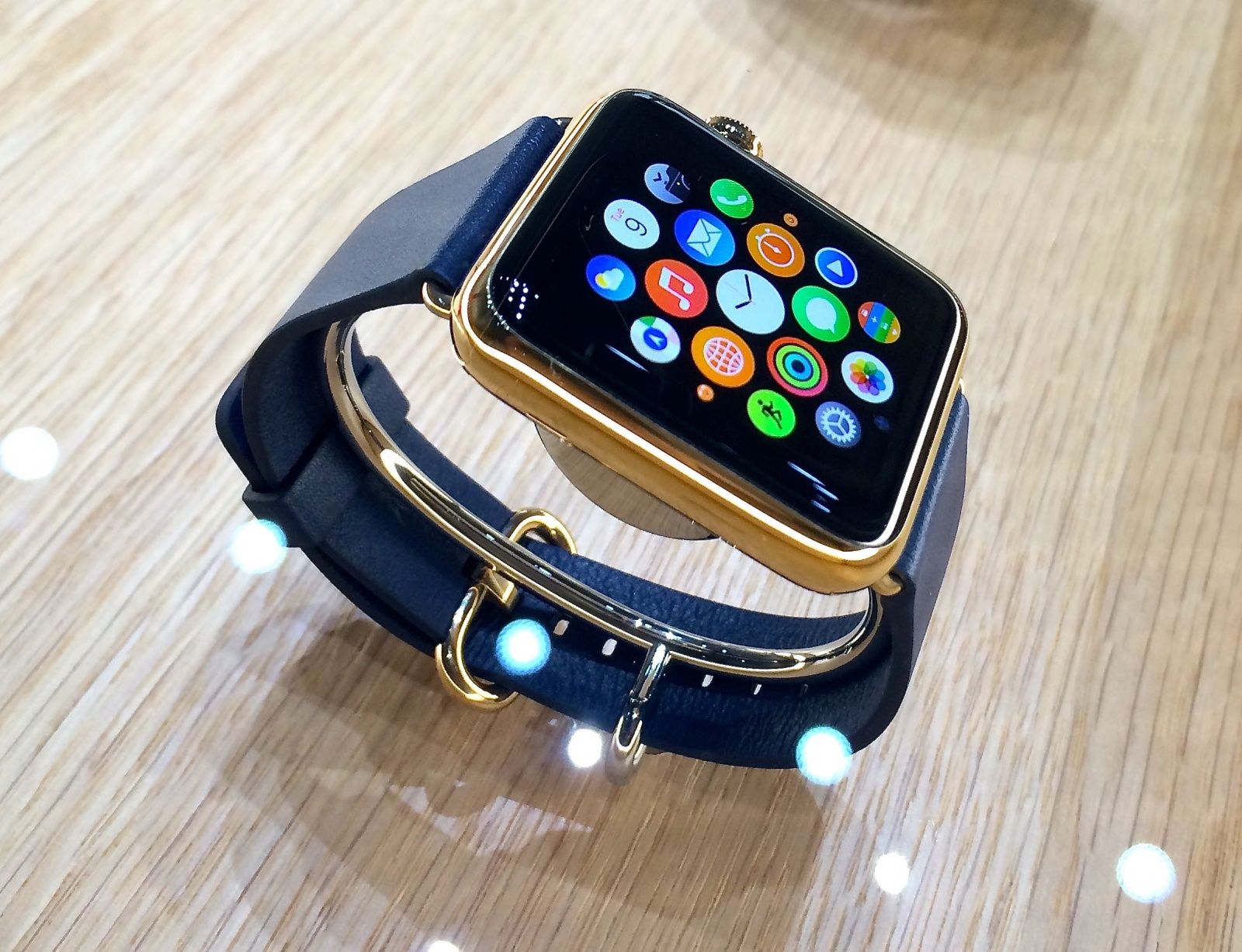 Apple Watch đang gi&agrave;nh được nhiều sự ch&uacute; &yacute; từ giới c&ocirc;ng nghệ