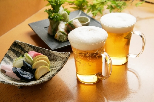 B&aacute;n bia cho phụ nữ c&oacute; thai hoặc đang cho con b&uacute; l&agrave; vi phạm ph&aacute;p luật theo dự thảo quy định mới của Bộ C&ocirc;ng Thương