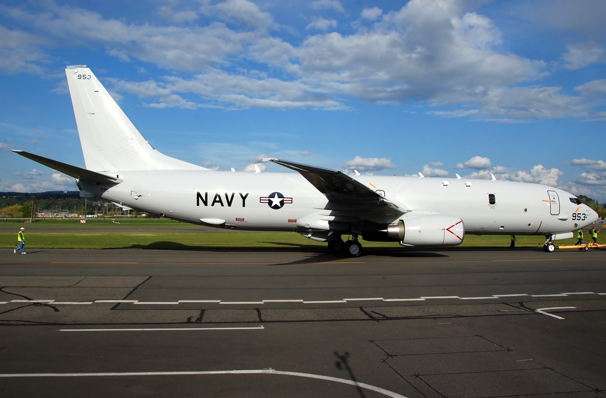 P-8A kh&ocirc;ng c&oacute; khoang vũ kh&iacute; trong th&acirc;n m&aacute;y bay m&agrave; lắp đặt 6 gi&aacute; treo vũ kh&iacute; hai b&ecirc;n c&aacute;nh