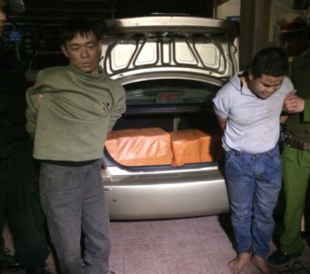 2 đối tượng bị lực lượng chức năng bắt quả tang khi vận chuyển ma túy số lượng lớn 2 đối tượng bị lực lượng chức năng bắt quả tang khi vận chuyển ma túy số lượng lớn
