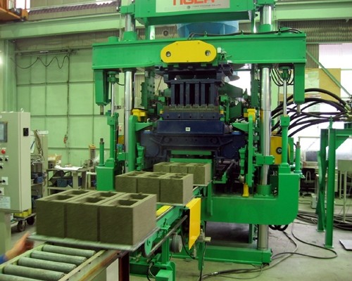 C&ocirc;ng ty CP Đức Th&agrave;nh lu&ocirc;n lấy c&ocirc;ng nghệ l&agrave;m gi&aacute; trị cốt l&otilde;i để n&acirc;ng cao năng suất chất lượng
