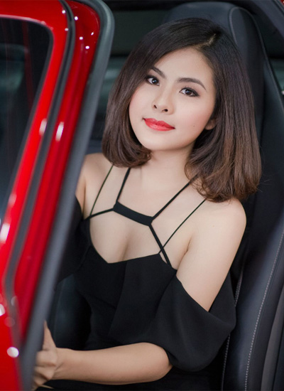 V&acirc;n Trang kh&eacute;o l&eacute;o &lsquo;khoe&rsquo; chồng tương lai