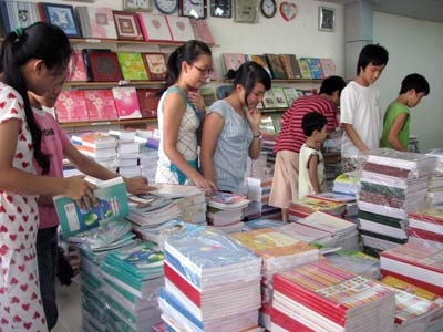 H&agrave;ng văn ph&ograve;ng phẩm n&oacute;ng m&ugrave;a tựu trường