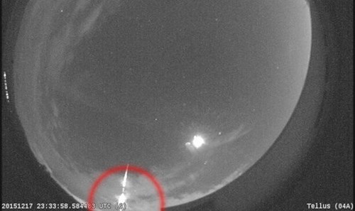 Vật thể b&iacute; &acirc;n nghi l&agrave; sao băng. Ảnh: NASA