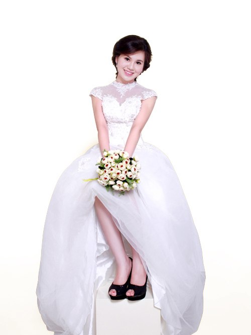 Chọn v&aacute;y cưới cho c&ocirc; d&acirc;u đắp ngực k&iacute;n đ&aacute;o, nhằm tăng th&ecirc;m sức h&uacute;t b&iacute; ẩn cho c&ocirc; d&acirc;u trong ng&agrave;y trọng đại