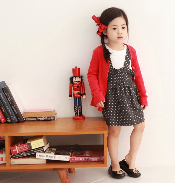 V&aacute;y liền chấm bi trẻ trung năng động d&agrave;nh cho b&eacute;